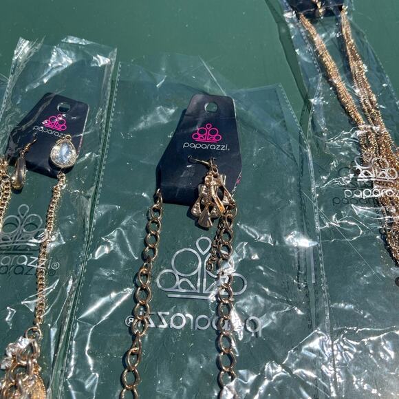 NWT Bundle of 4 Paparazzi gold necklace and earrings set - Picture 4 of 7